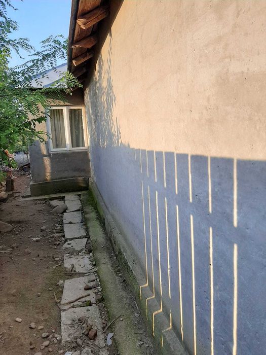 Casă din cărămidă cu teren generos și potențial excelent de dezvoltare – Zona centru Sihlea (Vrancea)
