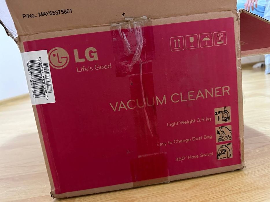 Пылесос LG V-C32