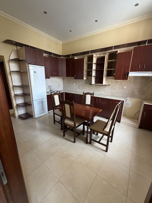 Apartament 3 camere 2 bai in cladire istorica (1878) tavan inalt de 3.8m ,  zona centrala