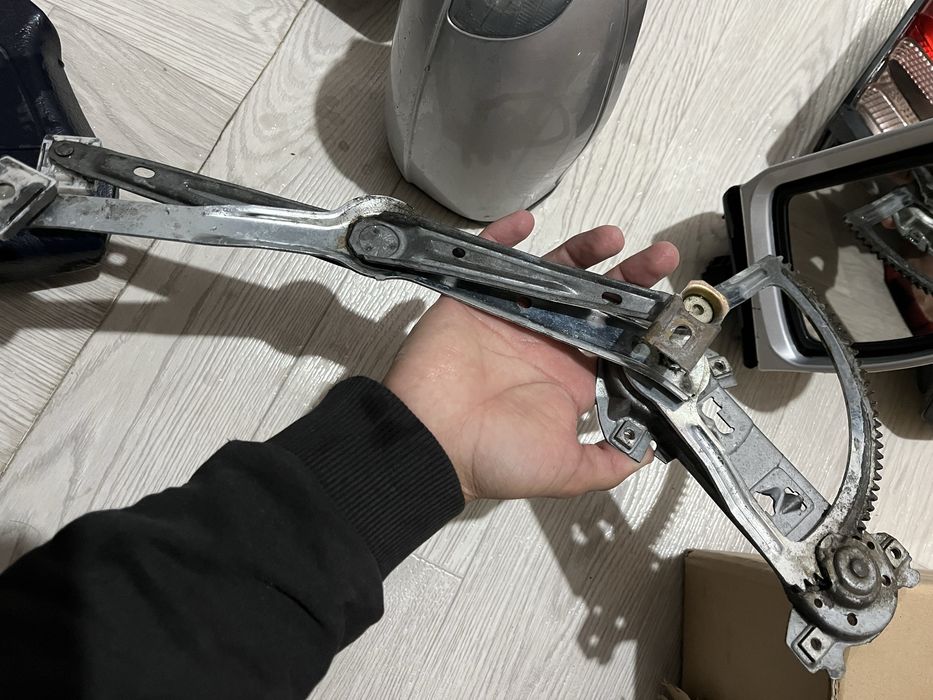 Mercedes запчас продается срочно 210 /124