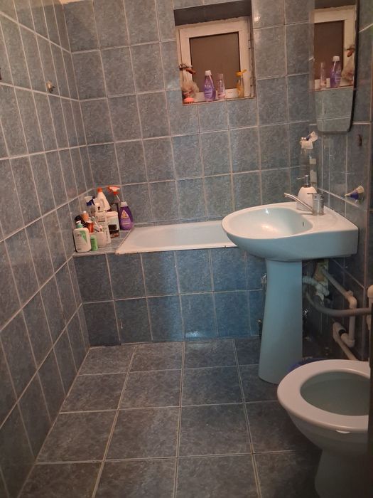 Vând apartament 3 camere decomandat et1, 67 m, Debar ader