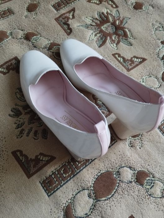 Продам туфли новые