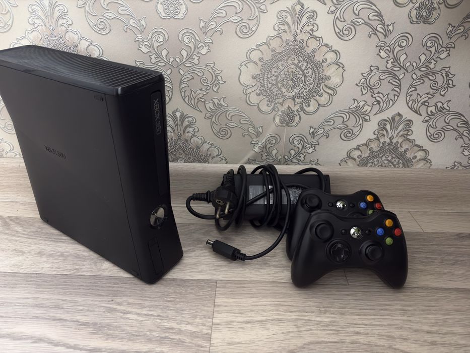 Продам Xbox 360 Slim