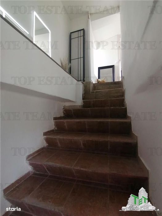Apartament mansardabil de vanzare