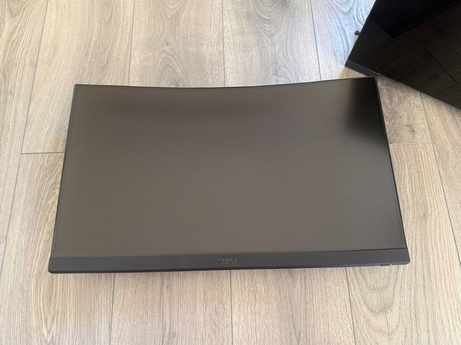 Гейминг компютър + MSI 144Hz монитор – готов за игра