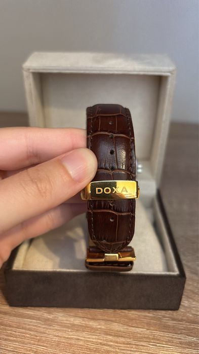 Ceas Doxa , bratara piele crocodil maro , D light , 30 atm, sticla safir