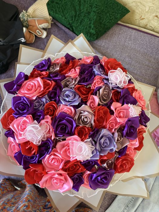 букет из роз атласные
