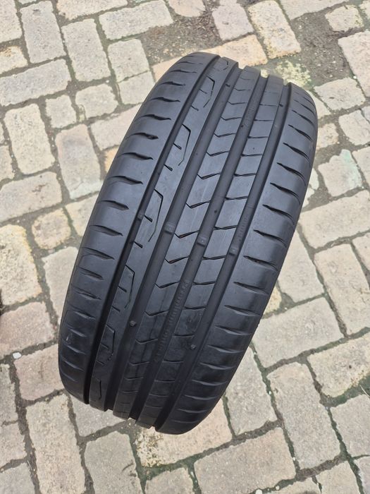 O bucată 225/50 R17 vară - una Continental