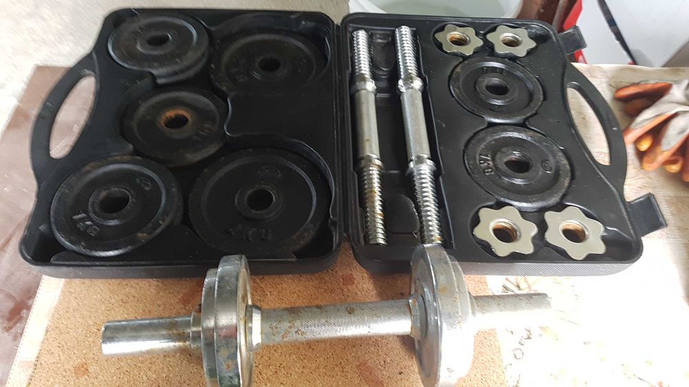 Дъмбели 6 лв. кг. Продават се на килограм.Лост 35 см 30 мм