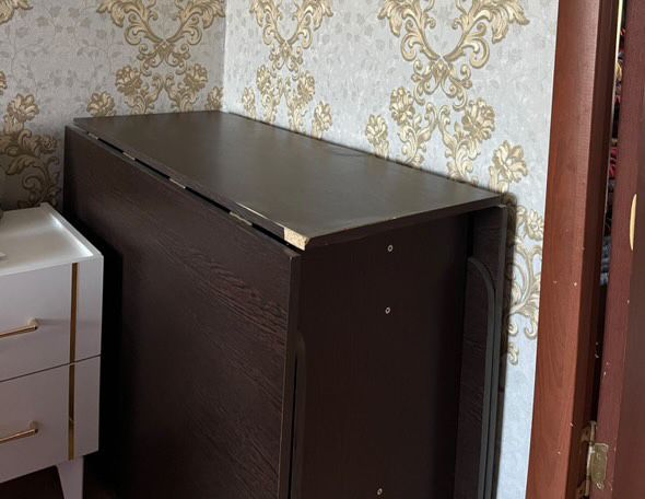 Стол для гостинный