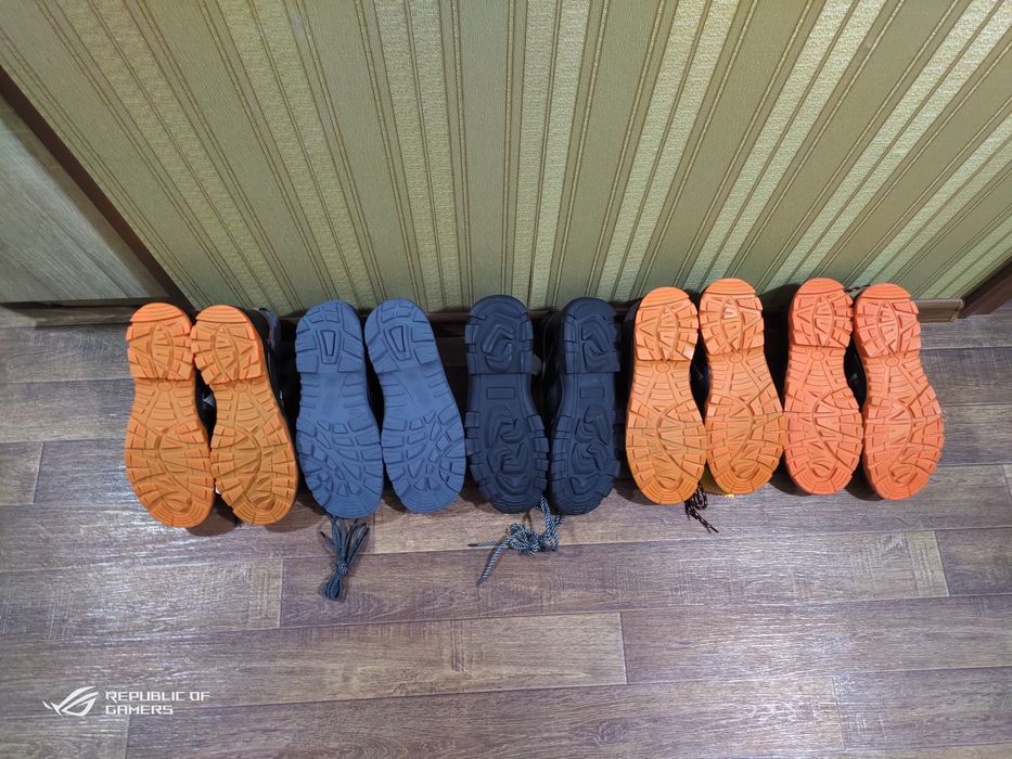 Продается спец.обувь ботинки зимние,летние.