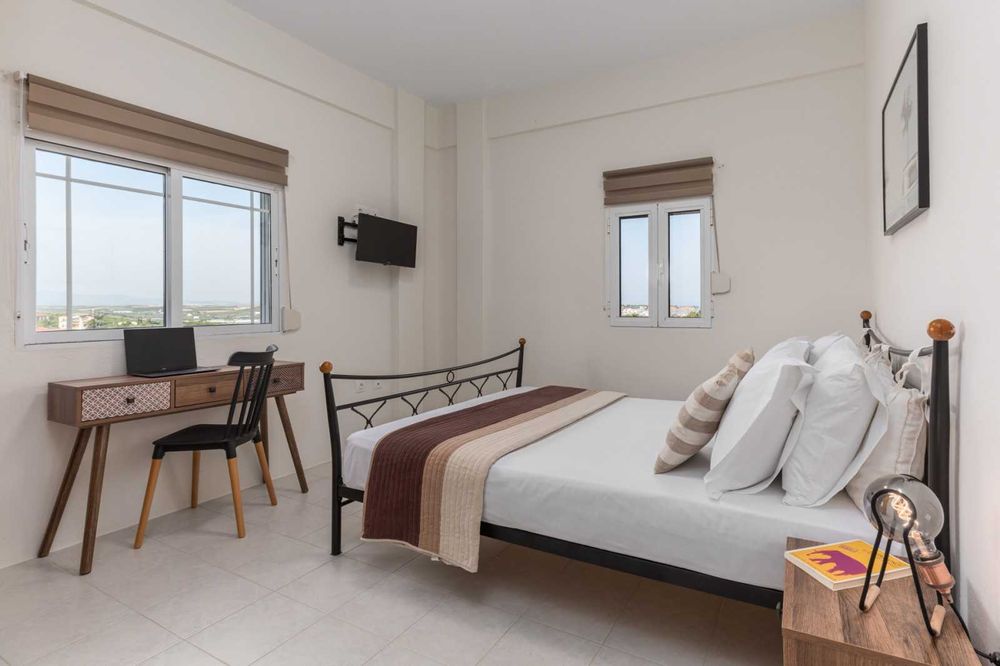 Просторна вила с басейн и голям двор на Халкидики