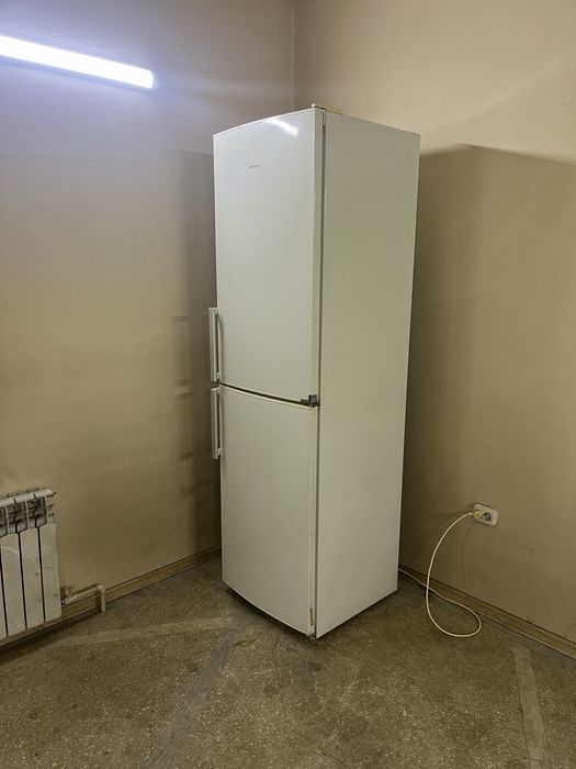 Продам холодильник Атлант