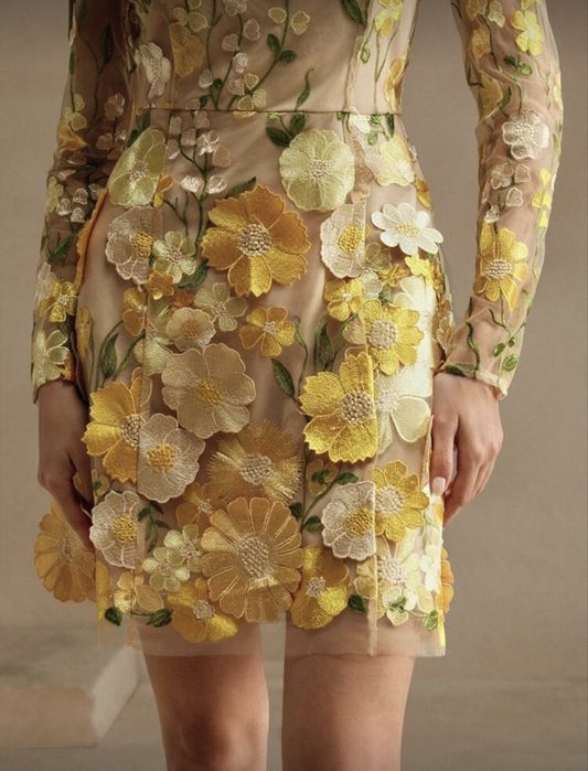 Рокля с 3D цветя