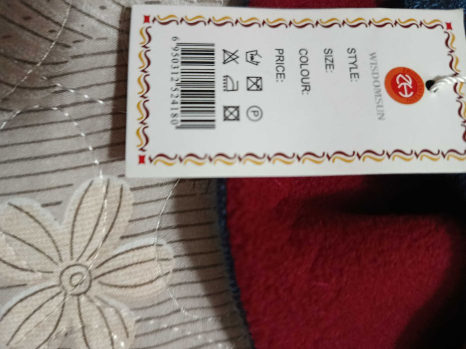 Продам  шапку   двусторония  в  нутрий  флис