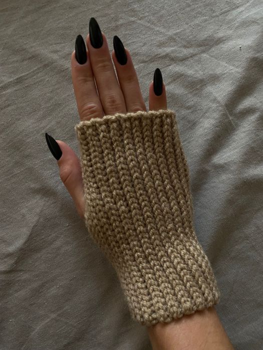 Плетен комплект от шапка и ръкавици