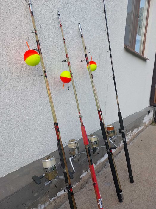 4 бр. Въдици с макари и калъфи