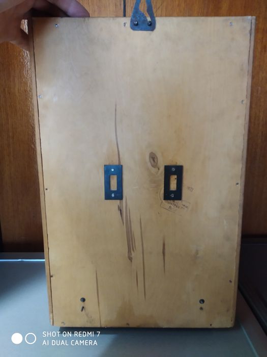 Механичен стенен часовник с махало