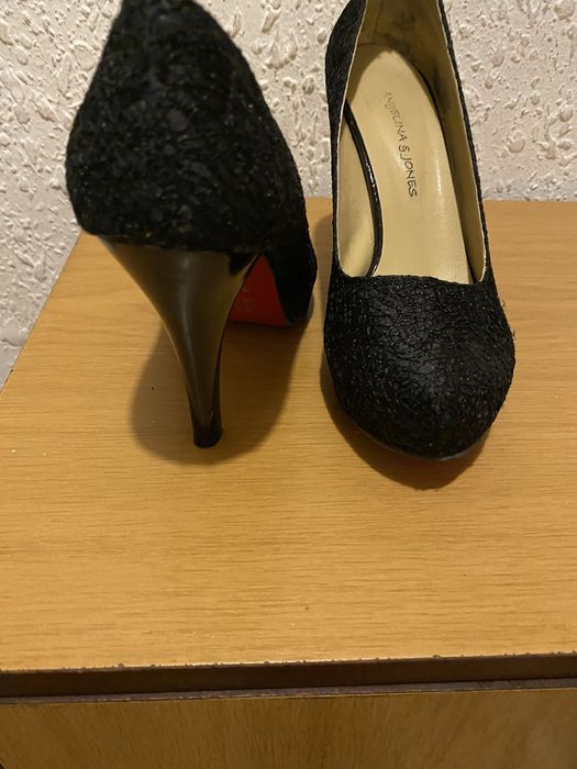 Дамски обувки с висок ток