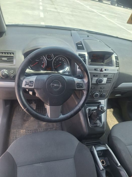 Vând Opel Zafira 7 locuri an 2006.