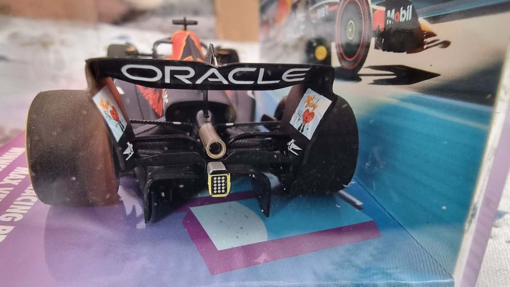 Red bull rb18 Max Verstappen winner Miami gp 2022 World champion minichamps F1 1:43