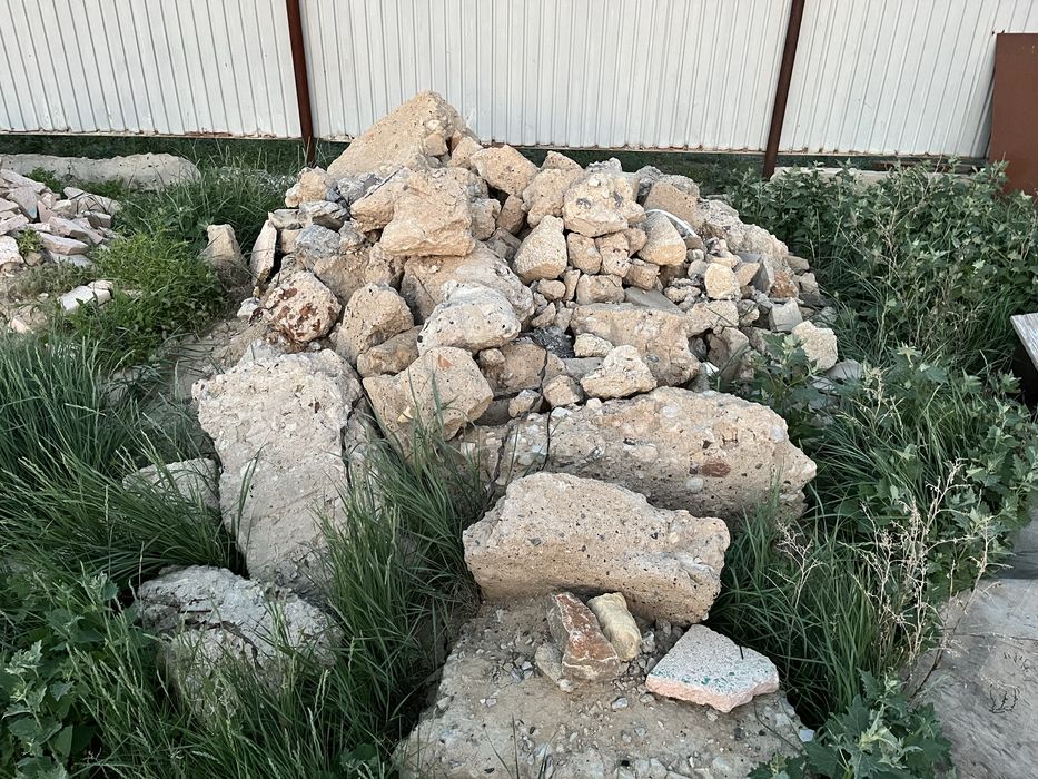 Продается бетонные блоки, бетонные отходы.