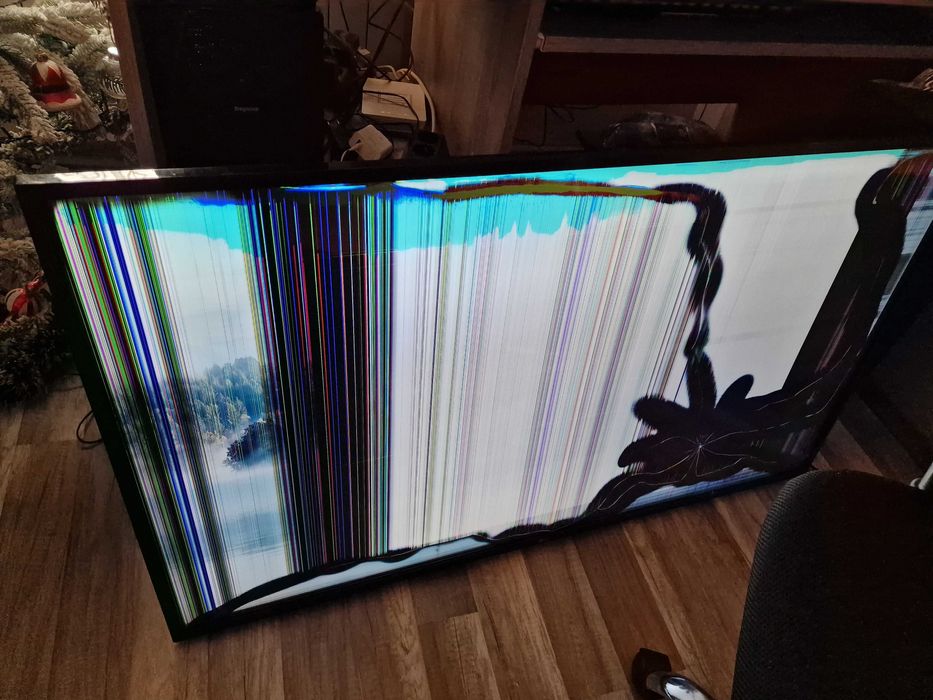 LG50UM7450PLA телевизор с счупен екран