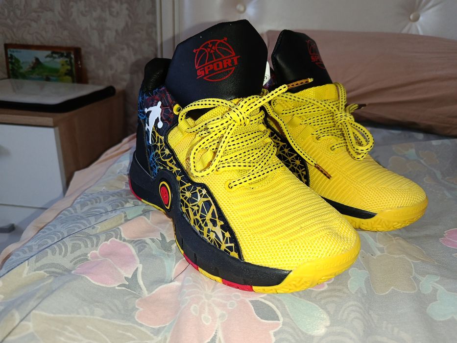 Кроссовки баскетбольные