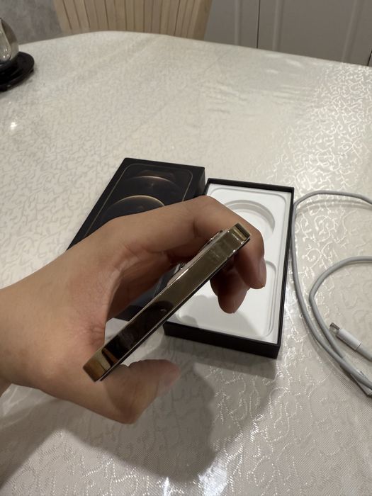 Айфон 12 про макс [в идеальном состояний]