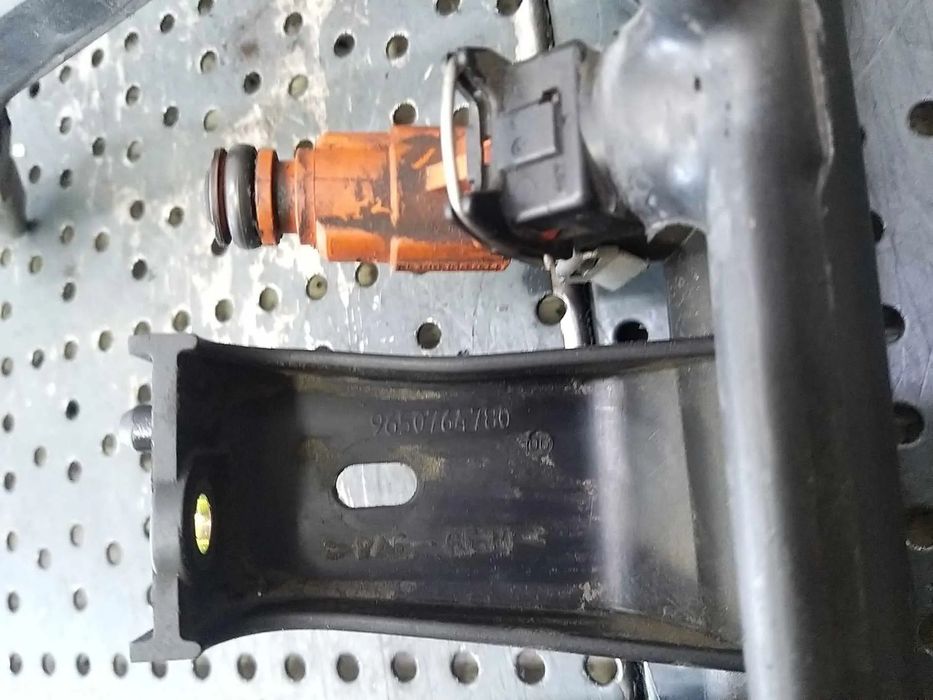 Rampa injectoare 1.6 b peugeot 206 9650764780 9653708880