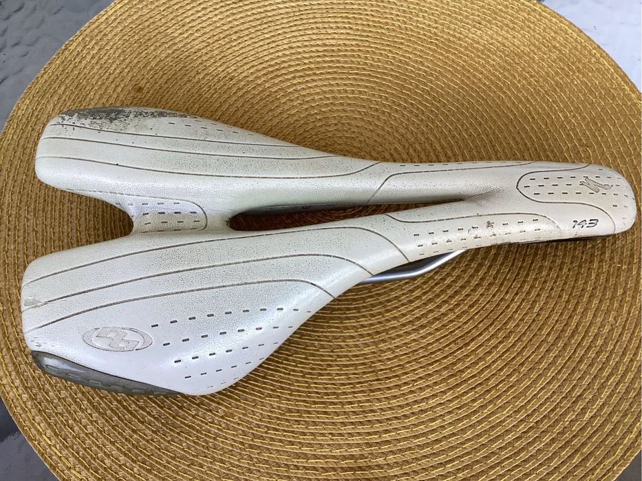 Вело Седалки Specialized Phenom, Fizik Aliante R5 K:ium