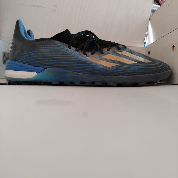 Кроссовки адидас футбольные