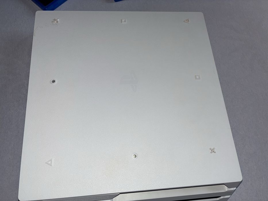 Vand playstation 4 pro generatie noua