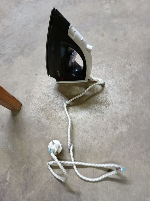 Продам утюг для дома б/у