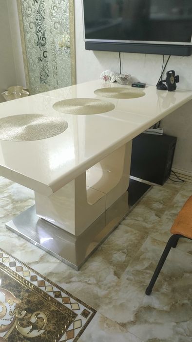 Срочно продам стол