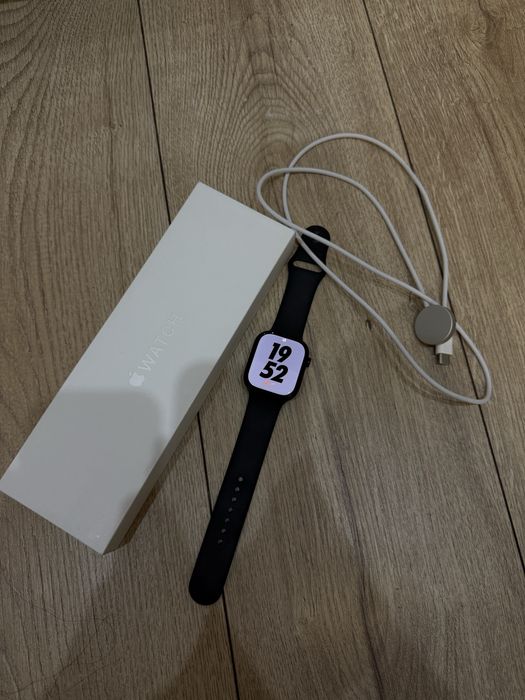 Продаю Apple Watch series 10.