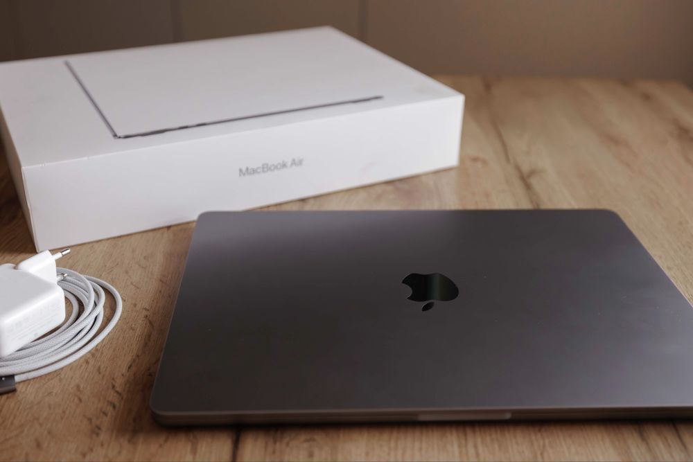 Macbook Air M2 15 inch Като Нов!