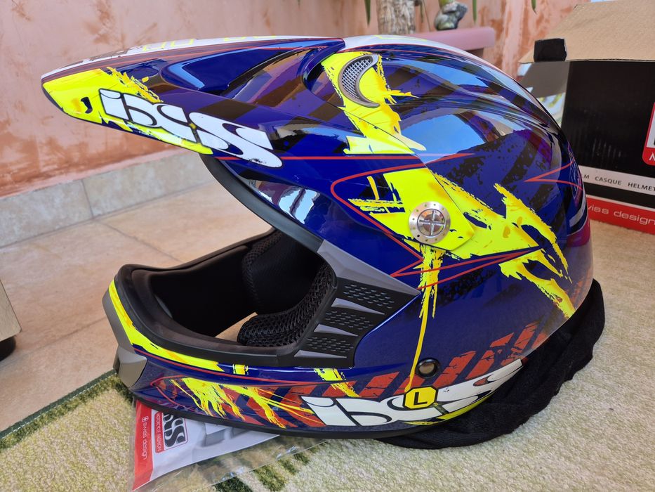 Кросова каска IXS