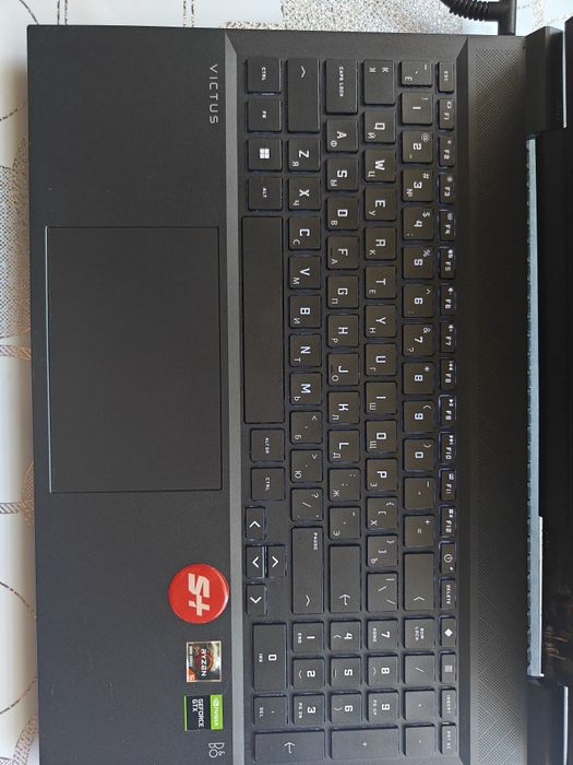 HP Victus 16.1 . 16gdt. Ryzen 5. 5600.