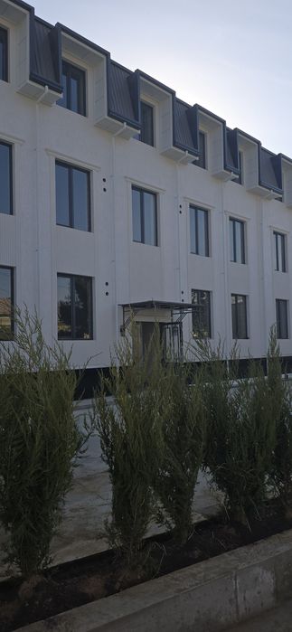 Продаётся 2 комнатная квартира в индивидуальном кирпичном доме.