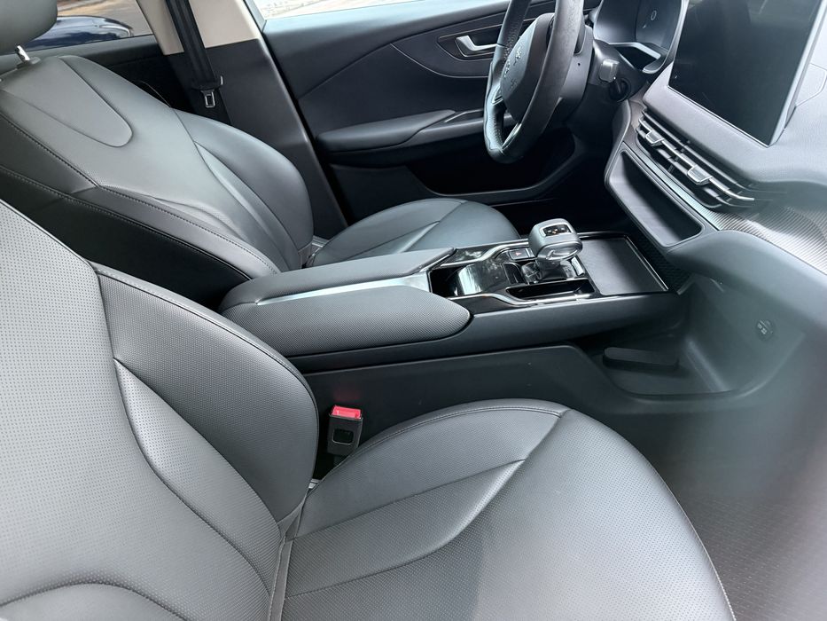 Hongqi E-QM5 2023 года 450 запас хода