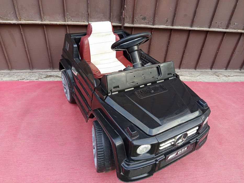 Продам ( Мерседес машина детский ) .