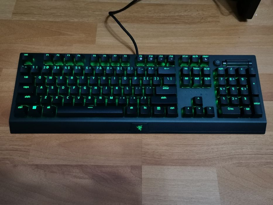 Razer BlackWidow V3 Yellow Switch - stare excelenta + accesorii