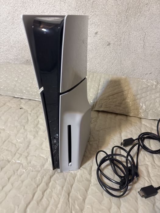 Playstation 5 slim 3 джойстика 6 игри акаунт в fortnite s 200000 вибъкс и скинове