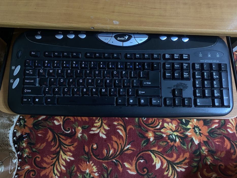 Продам стол вместе с компьютером!