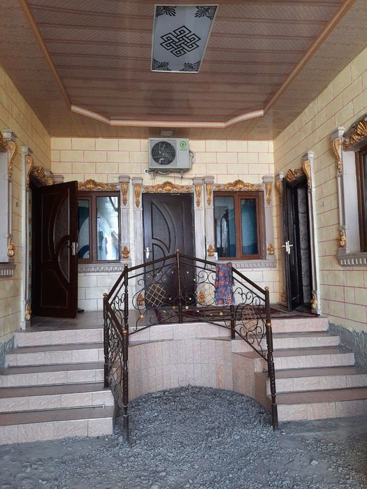 Farxod savxos 6 sotix xovli sotiladi