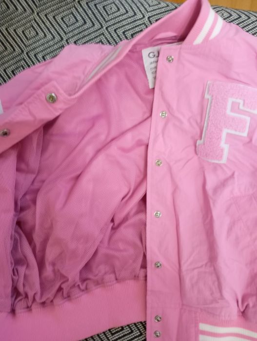 Продам ветровку на девочку