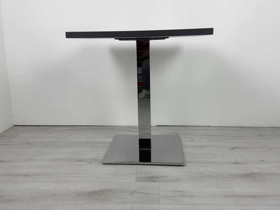 Висококачествена маса Brunner  Идеална за ресторант, кафе или тераса,