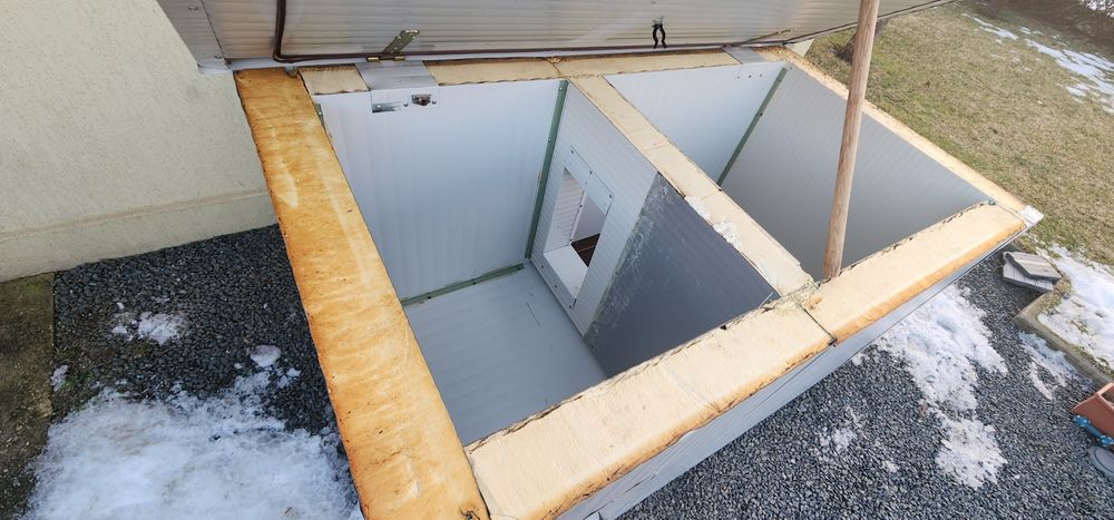 Vand cusca pentru  caine de talie medie