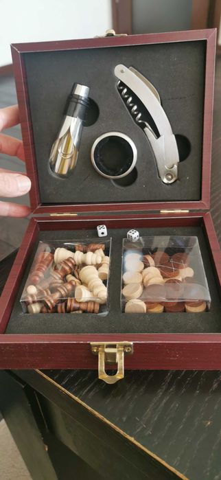 шах с комплект за вино